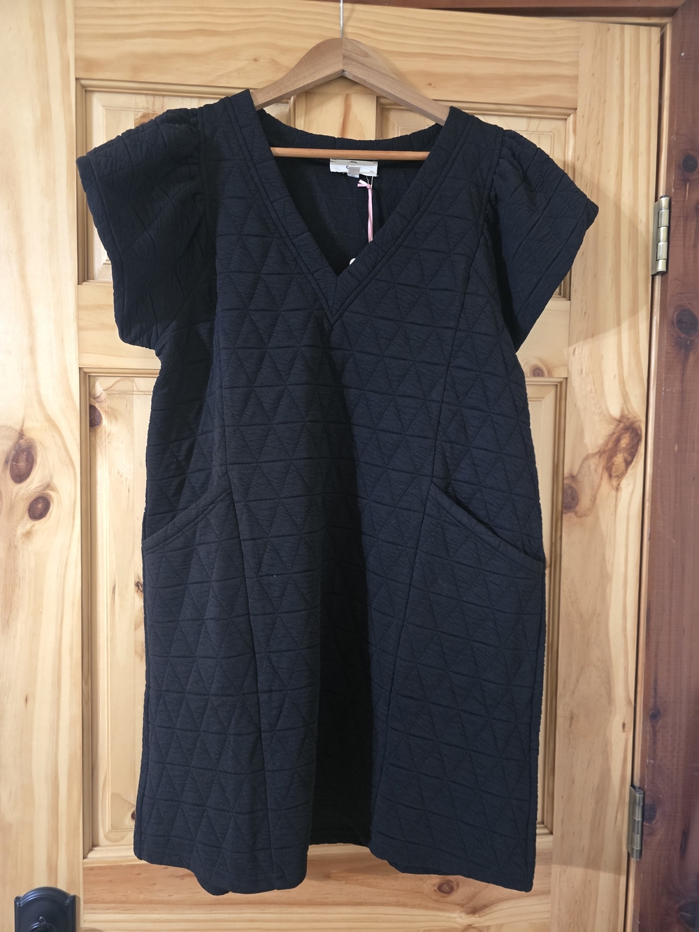 entro Black Quilted V‑Neck Midi Dress